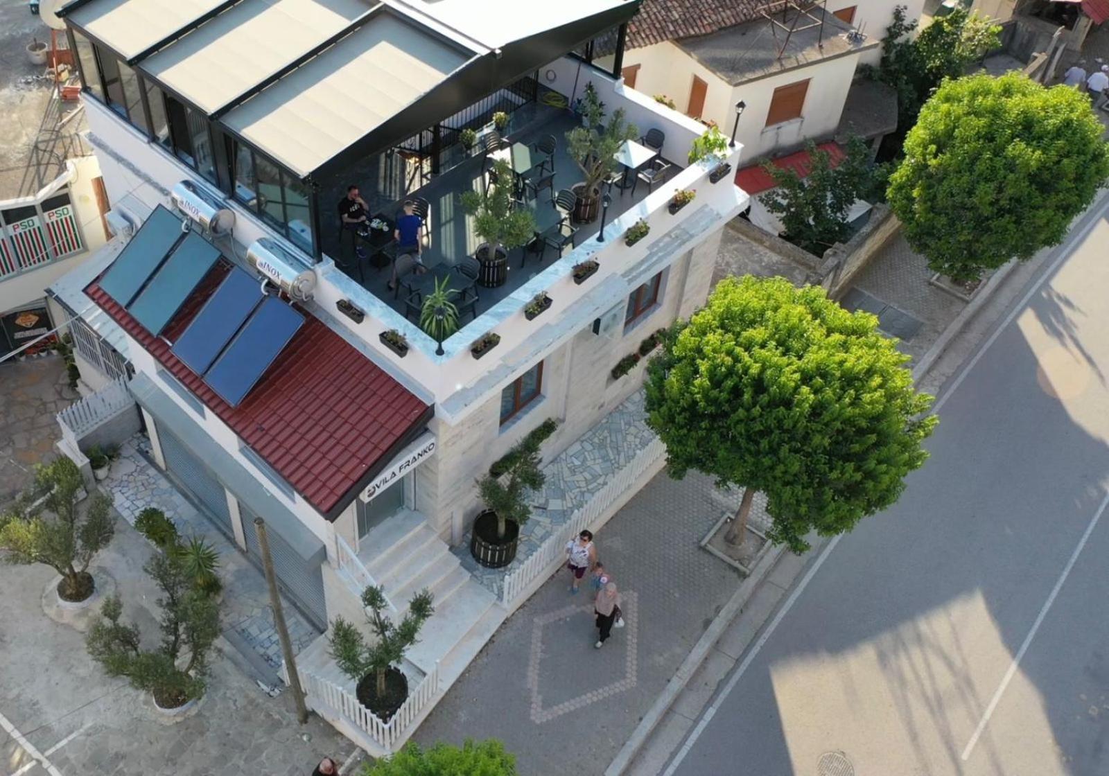 Vila Franko Berat Bagian luar foto