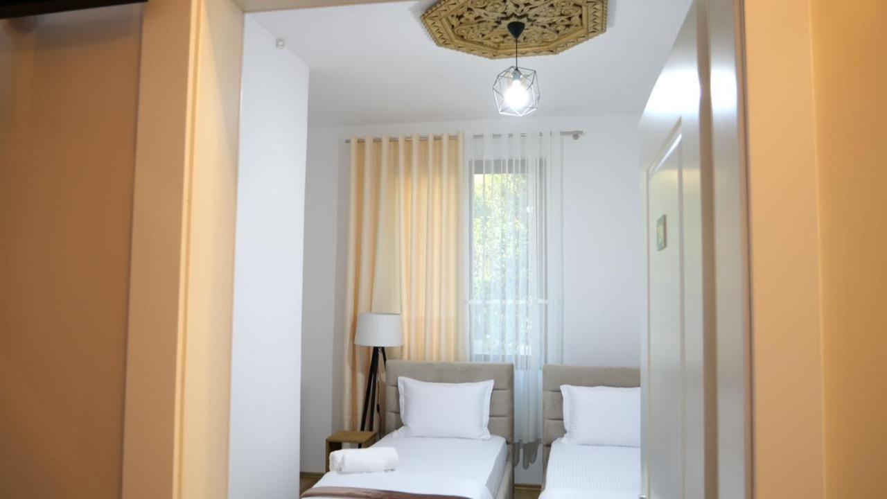 Vila Franko Berat Bagian luar foto