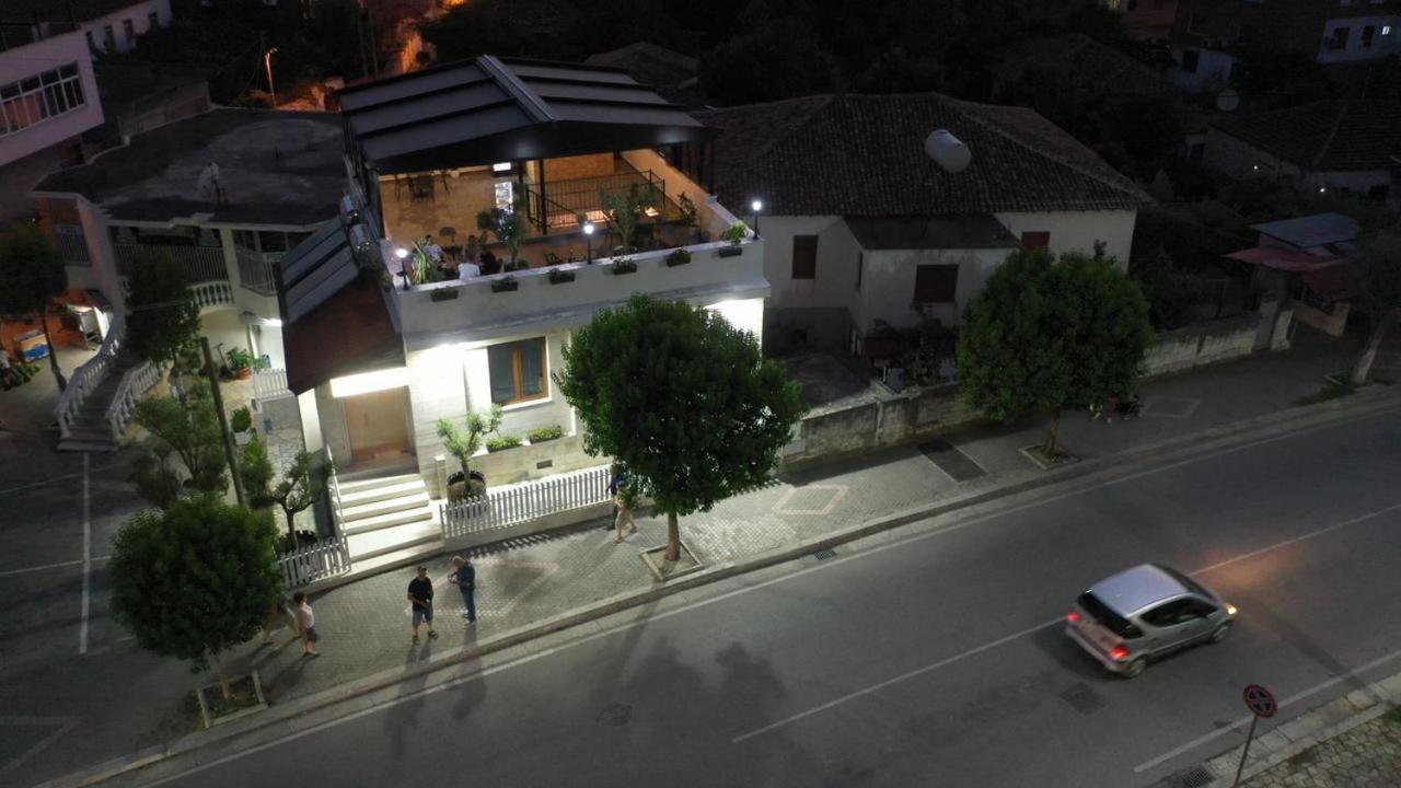 Vila Franko Berat Bagian luar foto