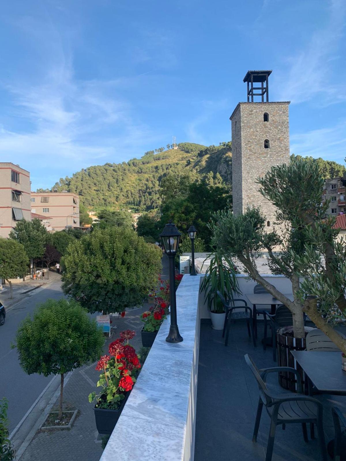 Vila Franko Berat Bagian luar foto