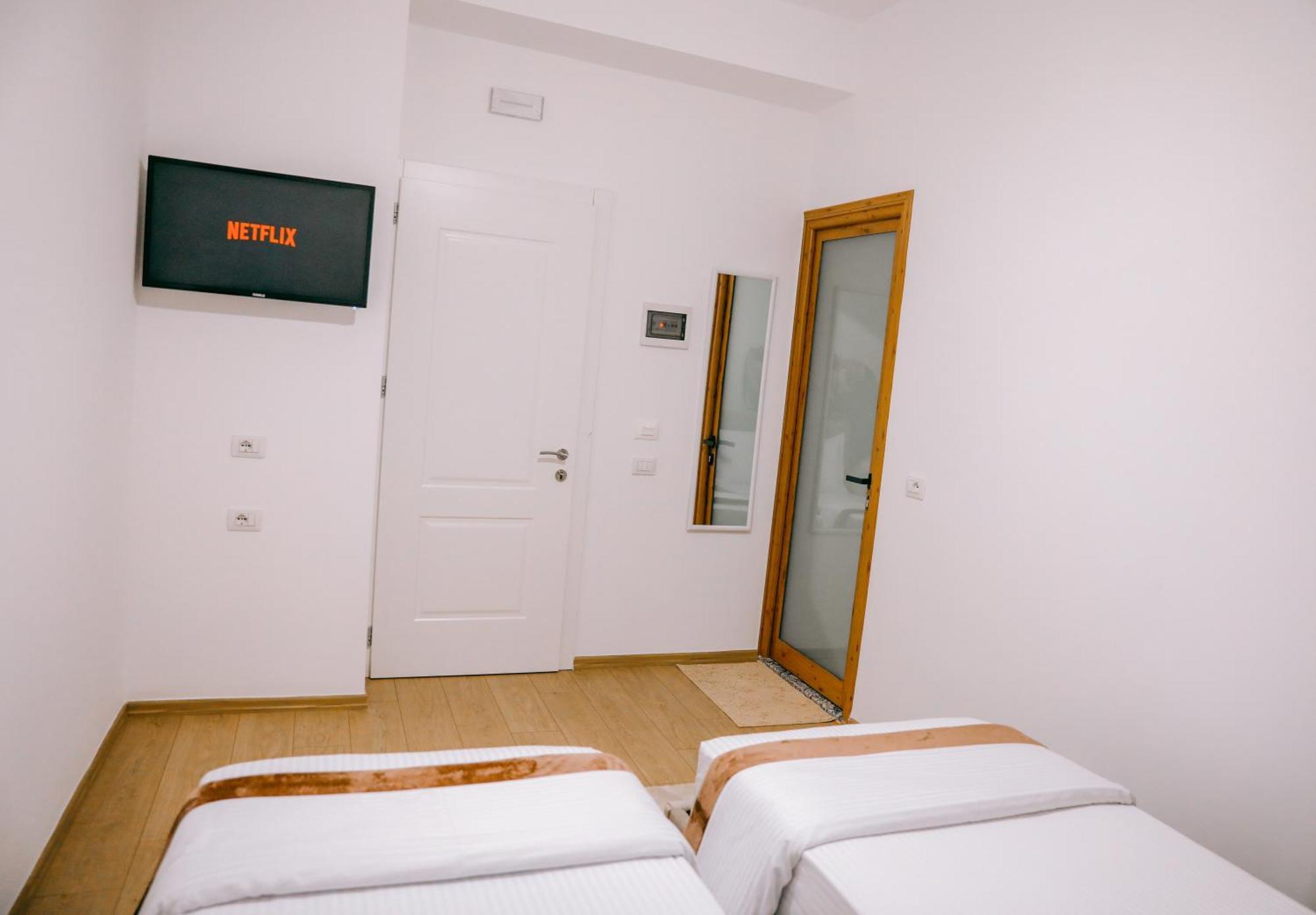 Vila Franko Berat Bagian luar foto