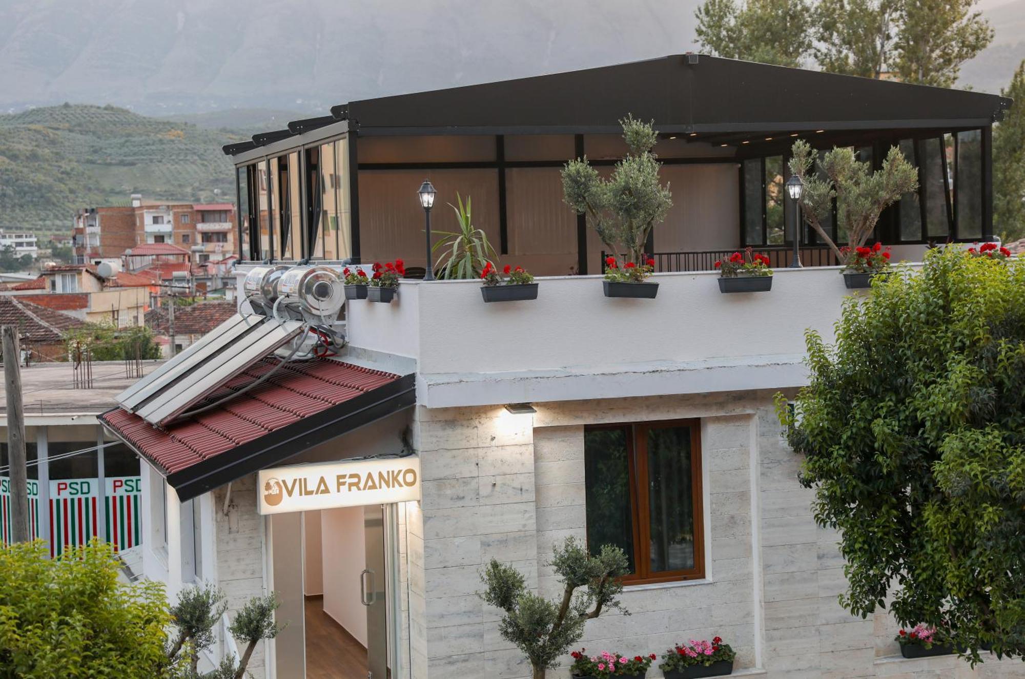 Vila Franko Berat Bagian luar foto