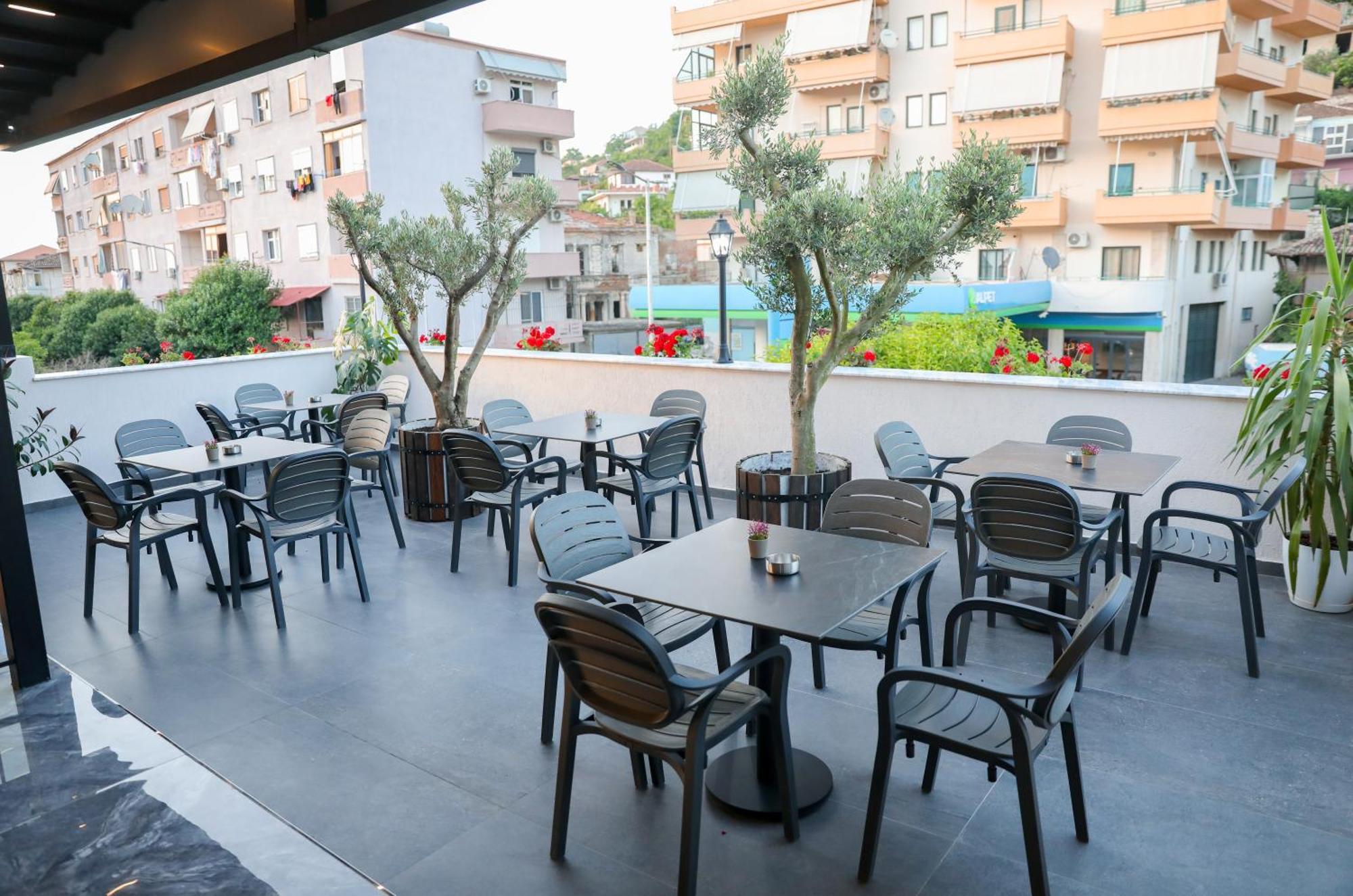 Vila Franko Berat Bagian luar foto