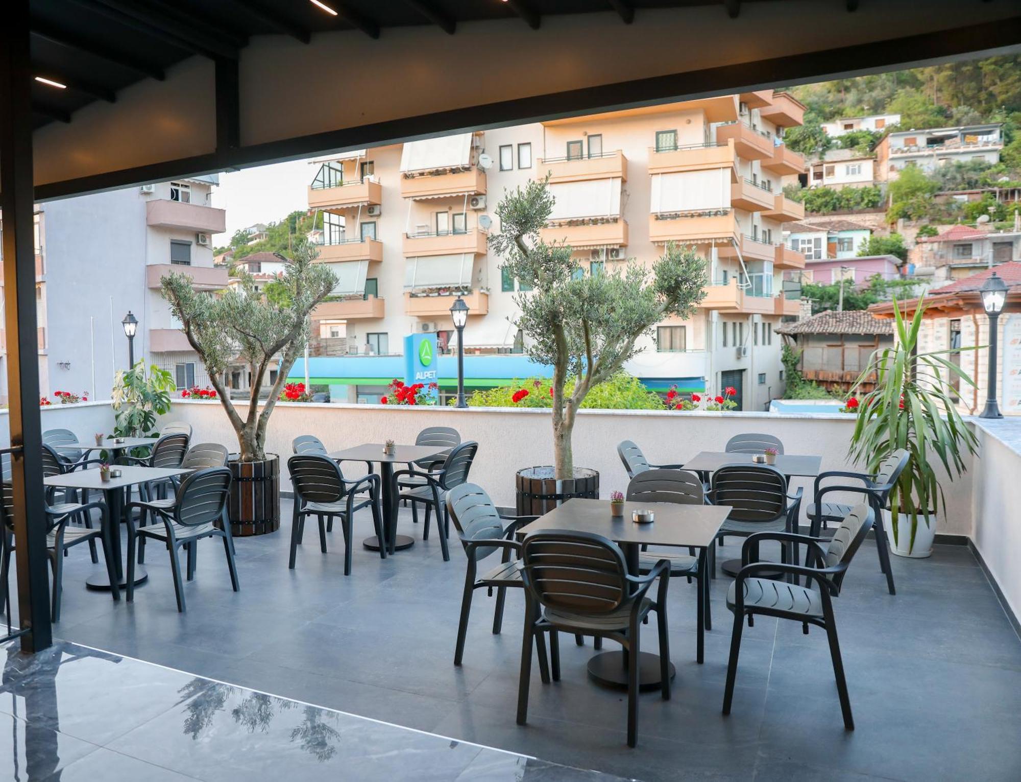 Vila Franko Berat Bagian luar foto